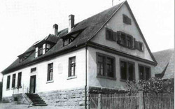 schulhaus_1909_min